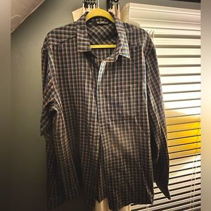 Like new arctyrex men’s button down shirt size XXL